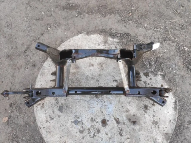 Задняя балка для Mitsubishi ASX I 2010-2012 на фотографиях