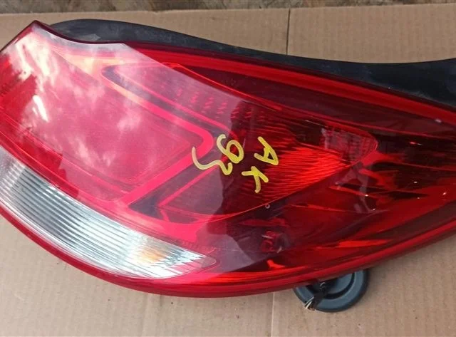 Фонарь правый для Opel Insignia Седан A 2008-2017 на фотографиях