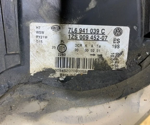 Фара ксенон левая для Volkswagen Touareg I (7L) 2002-2010 на фотографиях