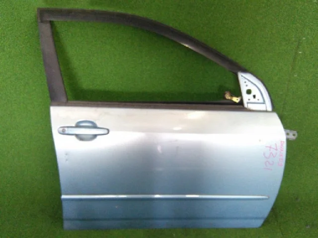 Дверь передняя правая для Toyota Corolla E120/E130 Седан 2000-2007 на фотографиях