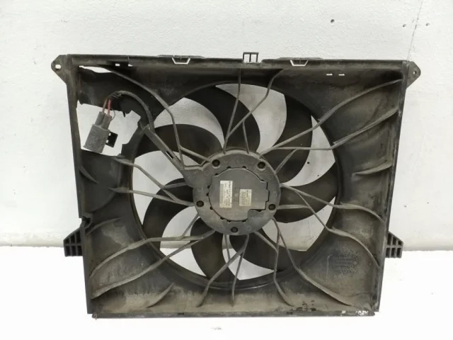 Вентилятор радиатора охлаждения ДВС для Mercedes-Benz M class W164 2005-2011 на фотографиях