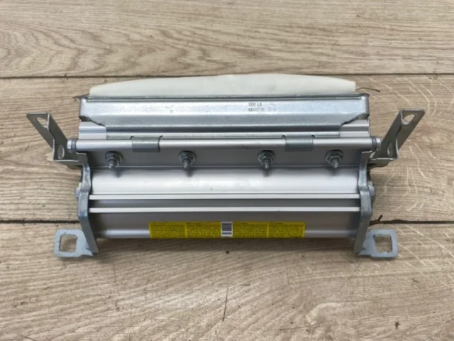 Подушка безопасности пассажира для Volkswagen Touareg I (7L) 2002-2010 на фотографиях