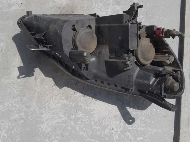 Фары для Opel Zafira B 2005-2015 на фотографиях