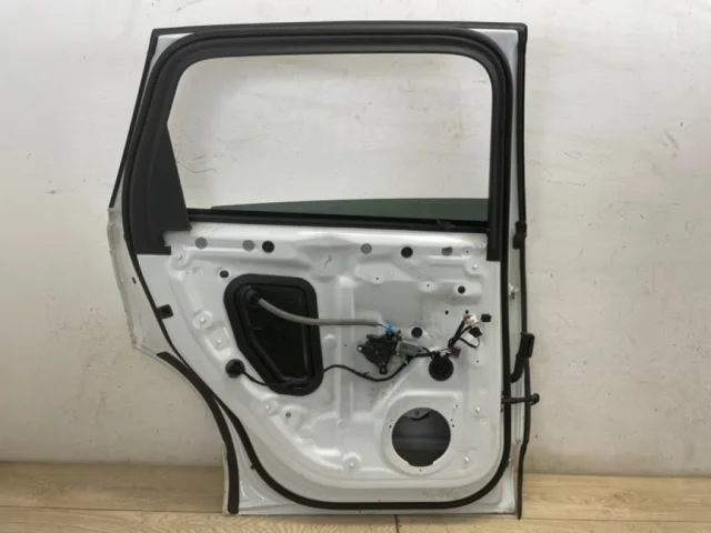 Дверь задняя левая для Audi Q7 4M 2015+ на фотографиях