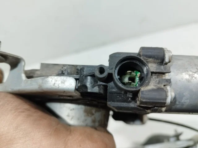 Мотор стеклоподъемника передний левый для Hyundai Solaris 1 рестайлинг 2014-2017 на фотографиях