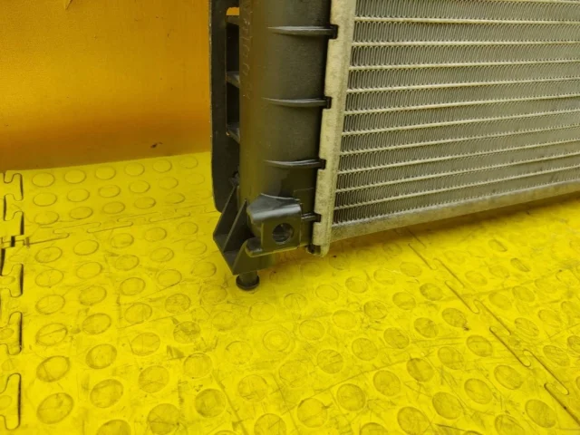 Радиатор охлаждения ДВС для Mercedes-Benz M class W163 1998-2005 на фотографиях