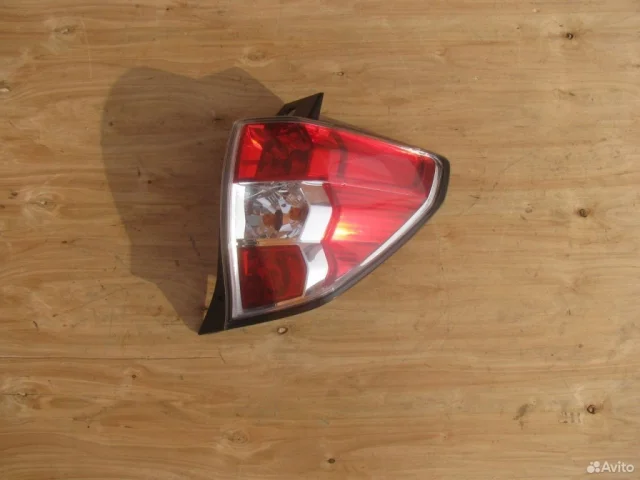 Фонарь правый для Subaru Forester SH 2008-2012 на фотографиях