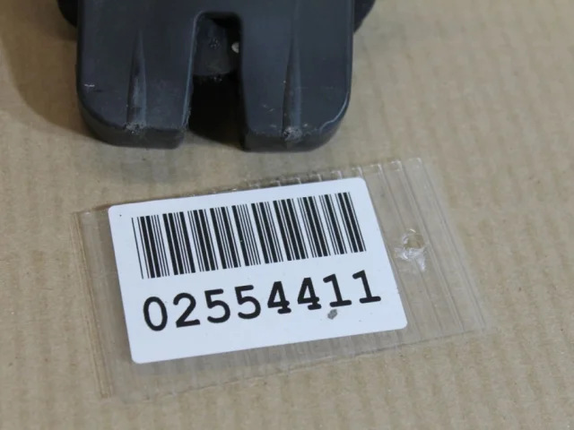 Замок багажника для Audi Q7 4L 2005-2015 на фотографиях