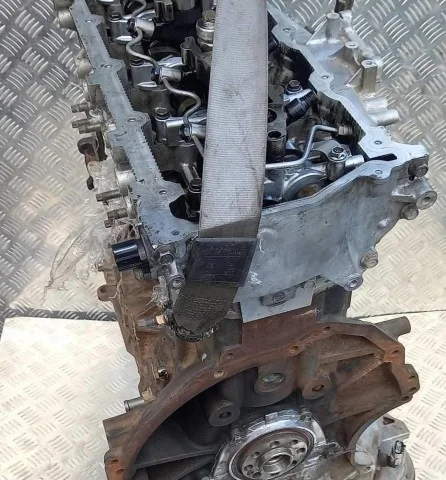 Двигатель для Nissan Navara D40 rest 2010-2015 на фотографиях