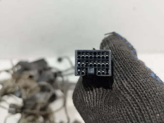 Проводка моторного отсека для Hyundai Solaris 1 рестайлинг 2014-2017 на фотографиях