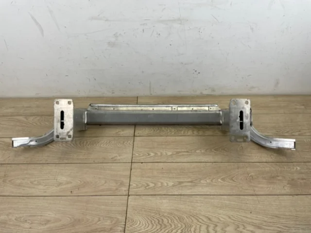 Усилитель бампера передний верхний для Audi Q7 4M 2015+ на фотографиях