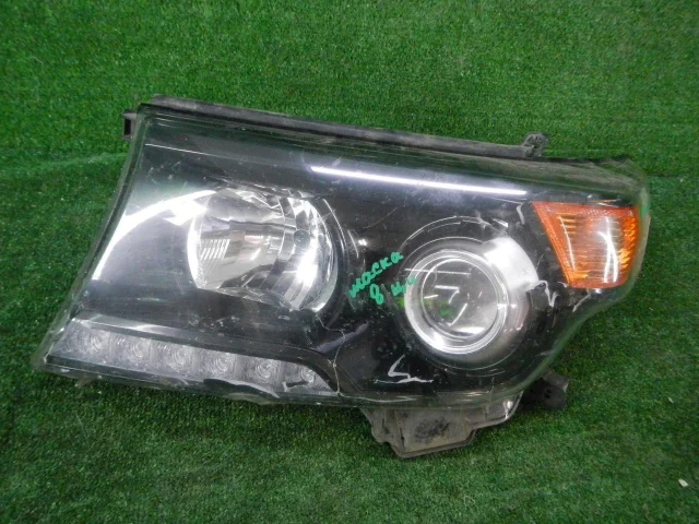 Фара левая для Toyota Land Cruiser 200 2007-2015 на фотографиях