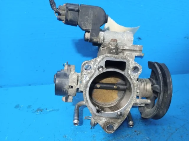 Дроссельная заслонка для Toyota RAV4 XA20 2000-2005 на фотографиях