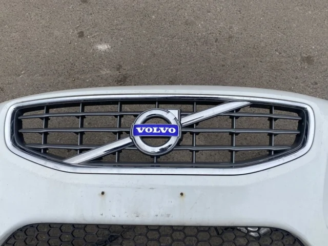 Решетка радиатора для Volvo S60 FS II 2010-2013 на фотографиях