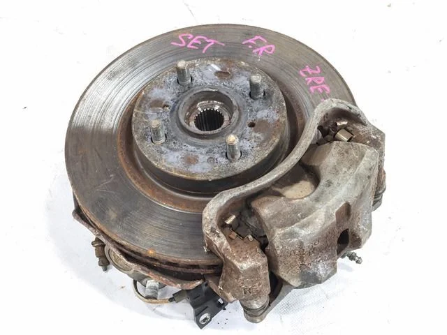 Кулак поворотный правый для Toyota Corolla E140/E150 Седан 2006-2013 на фотографиях