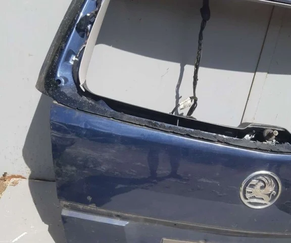 Крышка багажника для Opel Zafira B 2005-2015 на фотографиях