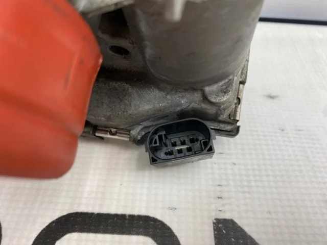 Дроссельная заслонка для Mercedes-Benz C class W203 2000-2007 на фотографиях