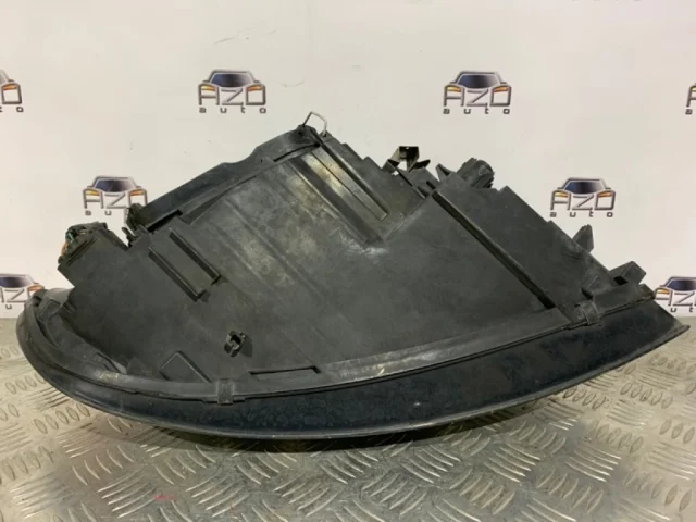 Фара правая для Volvo C30 MK 2006-2013 на фотографиях