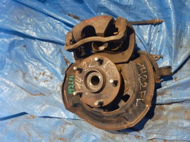 Ступица колеса передняя левая для Toyota RAV4 XA40 2013-2015 на фотографиях