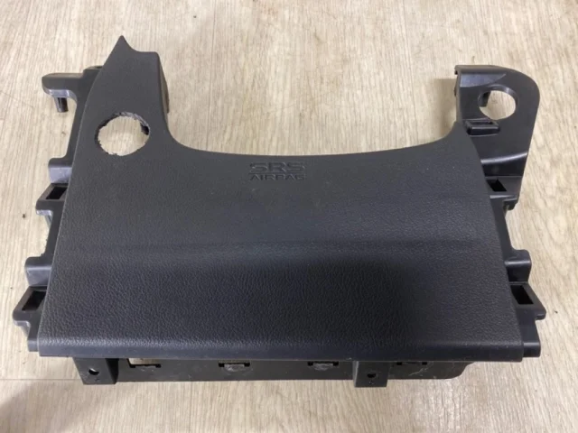 Подушка безопасности в колени для Mitsubishi Outlander III 2 rest GF0W 2015-2018 на фотографиях