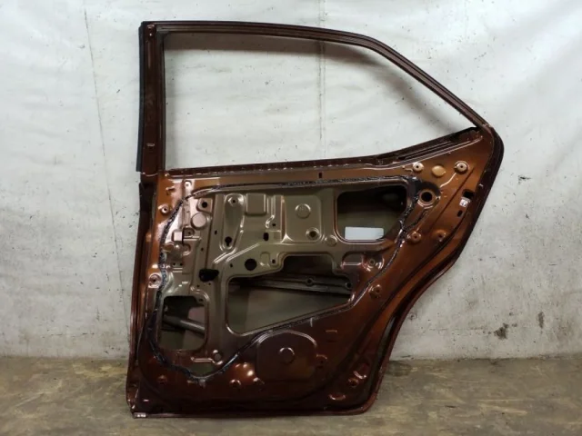 Дверь задняя правая для Toyota Corolla E180 rest (RU) 2016-2019 на фотографиях