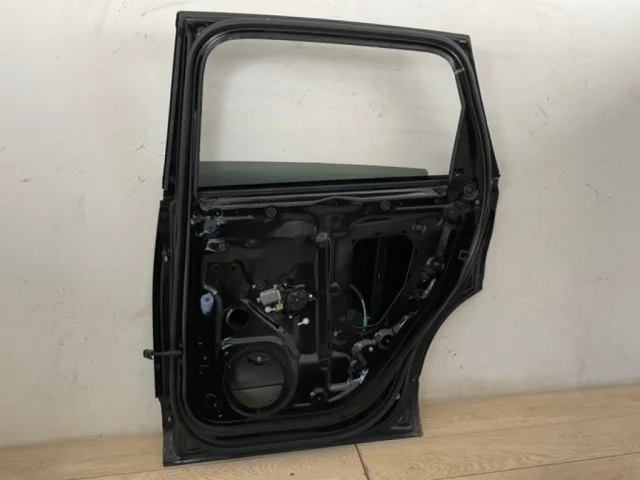 Дверь задняя правая для Audi Q7 4M 2015+ на фотографиях