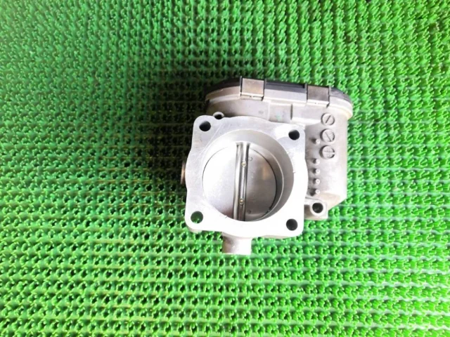 Дроссельная заслонка для Audi A4 B6 2000-2004 на фотографиях