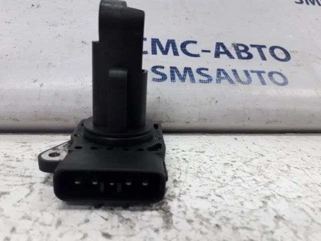 Датчик массового расхода воздуха для Volvo C30 MK 2006-2013 на фотографиях