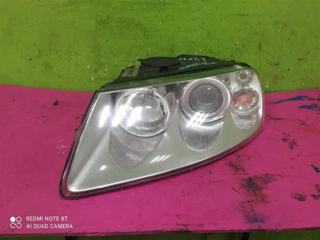 Фара ксенон левая для Volkswagen Touareg I (7L) 2002-2010 на фотографиях