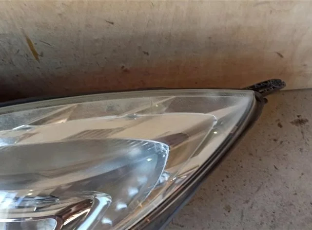 Фары для Opel Insignia Универсал A 2008-2017 на фотографиях