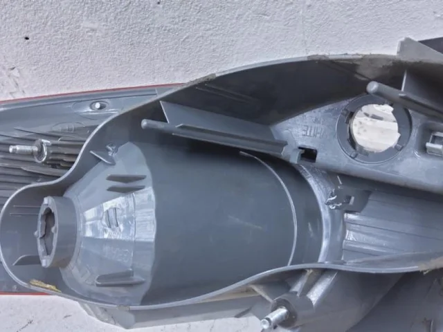 Фонарь внутренний правый для Hyundai Solaris 1 RB (2011-2013) на фотографиях