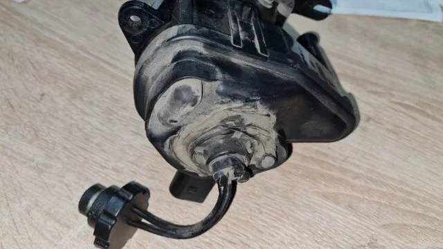 Противотуманка (ПТФ) передняя левая для Audi Q7 4L 2005-2015 на фотографиях