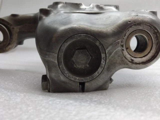 Кулак поворотный левый для Audi Q7 4M 2015+ на фотографиях