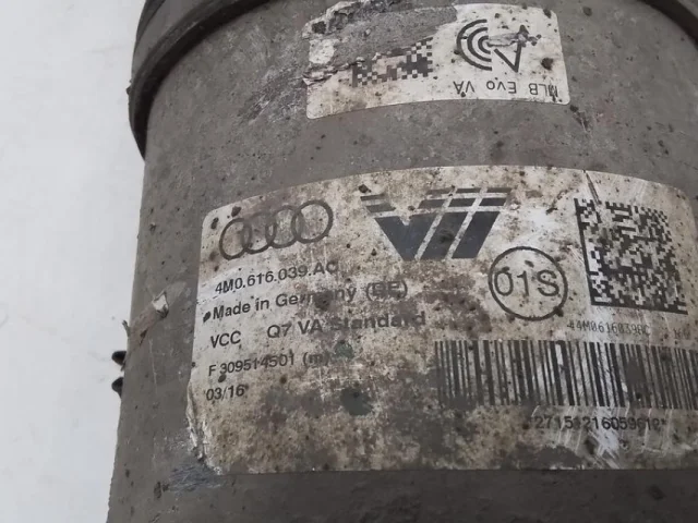 Пневмостойка передняя правая для Audi Q7 4M 2015+ на фотографиях