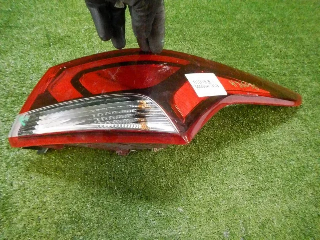 Фонарь внешний левый для Hyundai Solaris 2 (2017-2022) на фотографиях