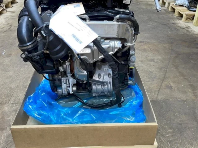 Двигатель без навесного для Mercedes-Benz Vito W639 Viano 2003-2013 на фотографиях