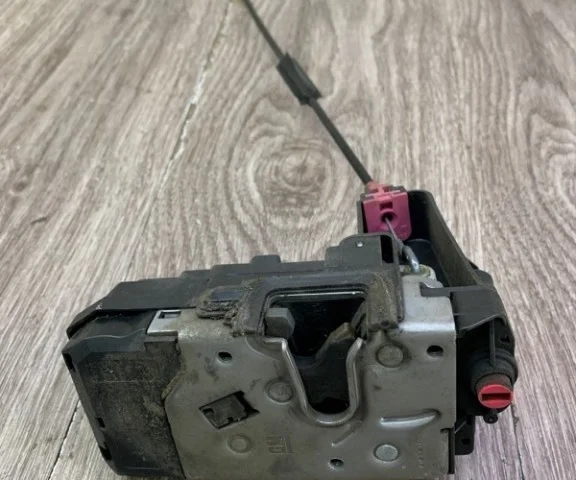 Молдинг двери задней левой для Opel Zafira B 2005-2015 на фотографиях