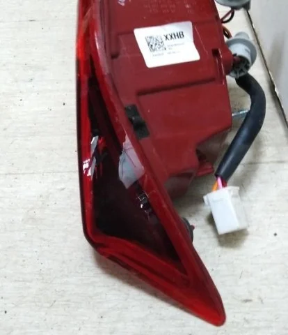 Фонарь внутренний левый для Hyundai Solaris 2 (2017-2022) на фотографиях