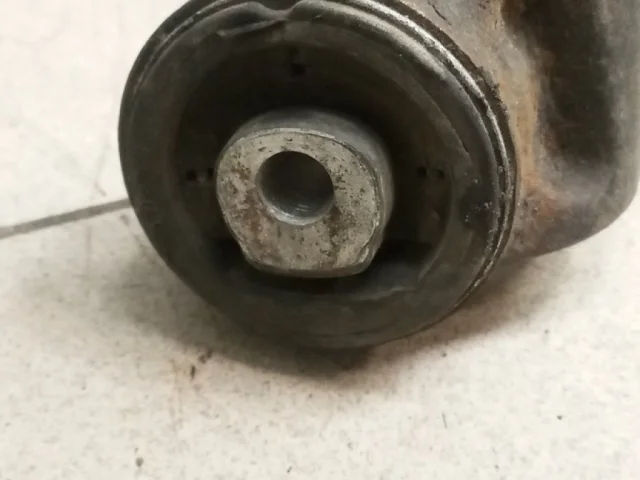 Рычаг передний правый нижний для Audi Q7 4L 2005-2015 на фотографиях