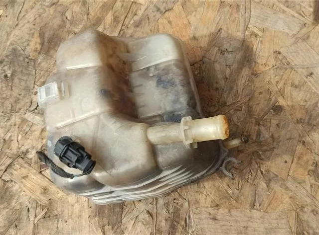 Расширительный бачок радиатора для Opel Astra J Хэтчбек 2009-2017 на фотографиях