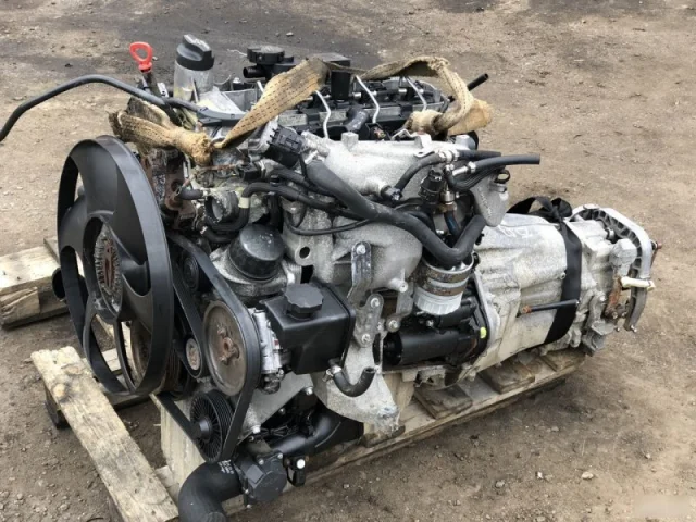 Двигатель без навесного для Mercedes-Benz Sprinter II (W906) Грузовая платформа 2006-2018 на фотографиях