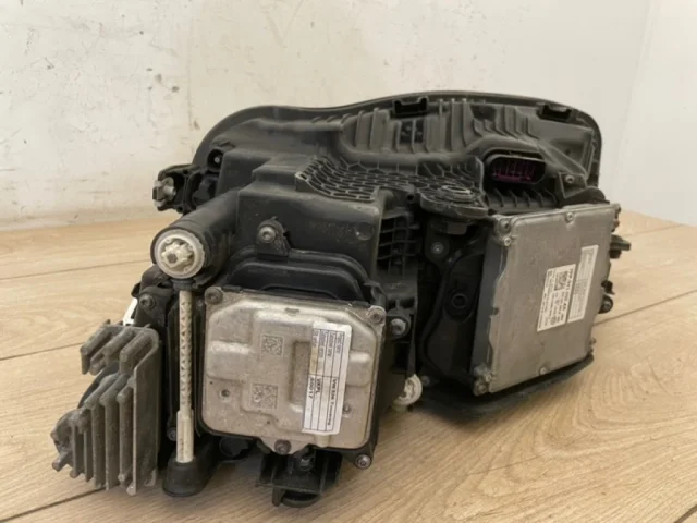 Фара ксенон левая для Volkswagen Touareg III (CR) 2018+ на фотографиях