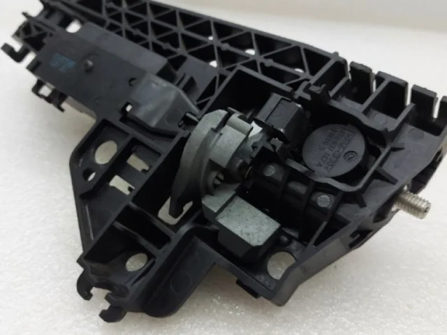 Ручка двери передняя левая внешняя для Audi Q5 8R 2008-2016 на фотографиях