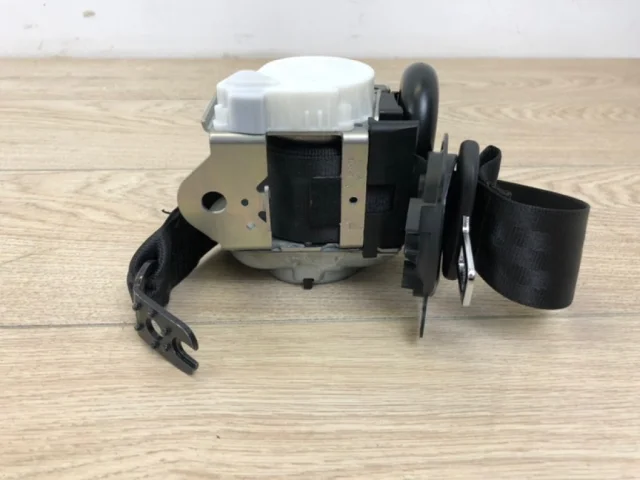 Ремень безопасности задний правый для Audi Q7 4M 2015+ на фотографиях