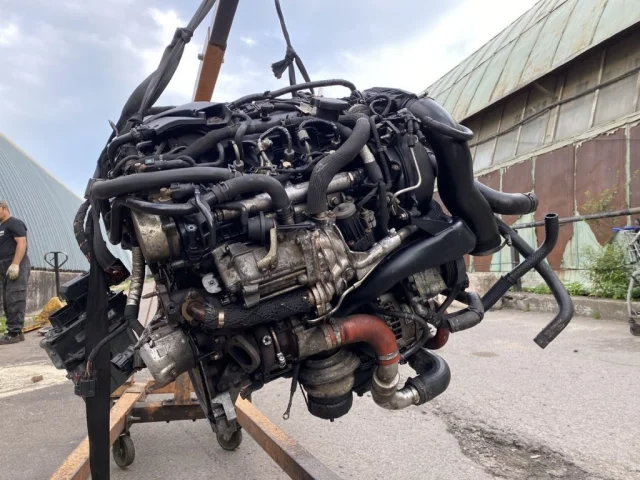 Двигатель для Jaguar XF X250 2008-2016 на фотографиях