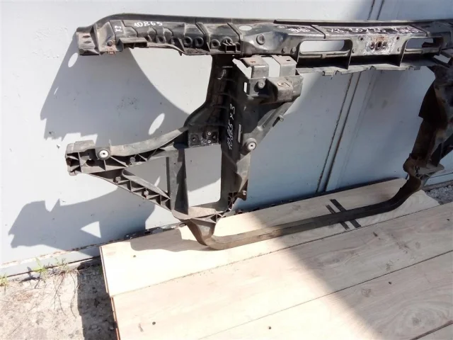 Панель радиатора (телевизор) для BMW X3 Е83 2003-2010 на фотографиях