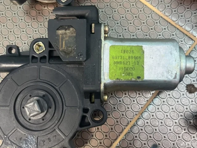 Мотор стеклоподъемника задний левый для Nissan Almera Classic B10 2006-2012 на фотографиях