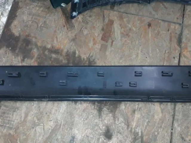 Накладка на дверь передняя левая для Audi Q7 4L 2005-2015 на фотографиях