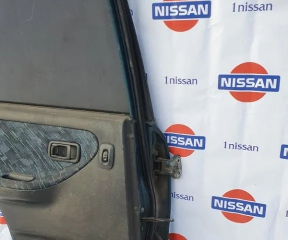 Двери для Nissan Tiida SC11 Седан 2007-2014 на фотографиях