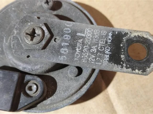 Звуковой сигнал для Toyota Corolla E140/E150 Седан 2006-2013 на фотографиях